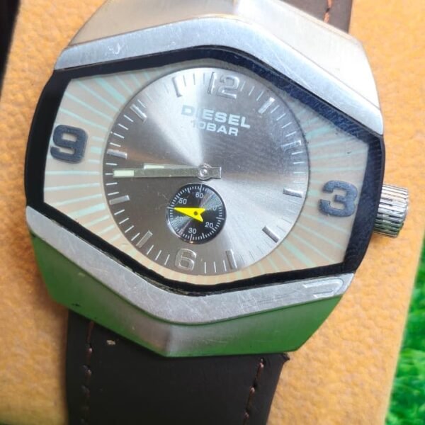 Diesel DZ 4072 Quartz movement Japan made Men's watch (Used)