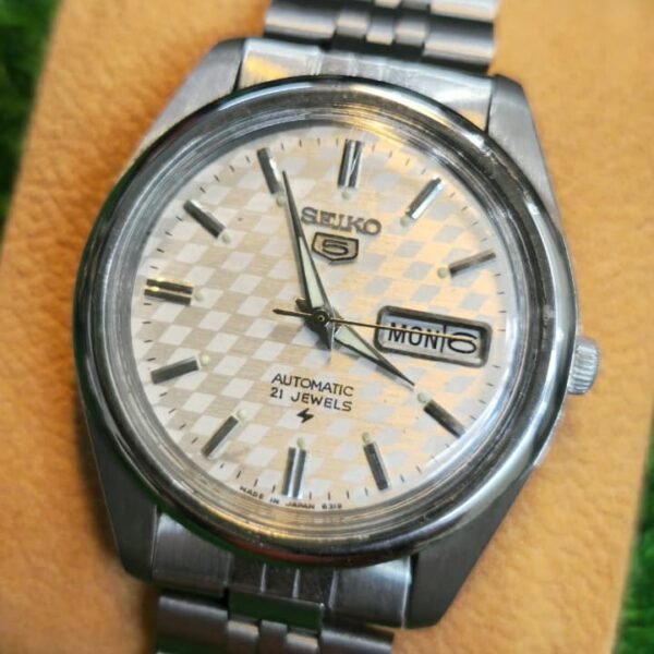 Vintage Seiko 5 Automatic — Checkerboard Dial, 21 Jewels (Cal. 6319) Japan made Men's watch (Used)