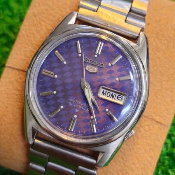 Vintage Seiko 5 Automatic — Checkerboard Dial, 21 Jewels (Cal. 6319) Japan made Men's watch (Used)