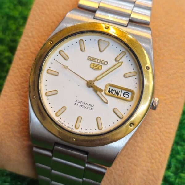 Vintage Seiko 5 Automatic — Two-Tone White Dial, 21 Jewels (Ref. 7S26-1400) Japan made Men's watch (Used)
