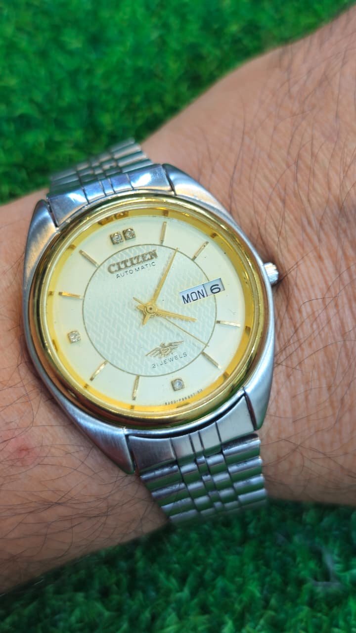 WhatsApp Image 2026-07-07 at 5.37.56 PM (2) Vintage Citizen Automatic Eagle 8200 caliber "21 Jewels" — Diamond-Set Two-Tone Dial japan made watch for Men's (Used) - Image 2