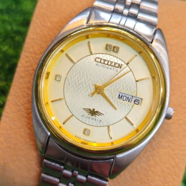 Vintage Citizen Automatic Eagle 8200 caliber "21 Jewels" — Diamond-Set Two-Tone Dial japan made watch for Men's (Used)