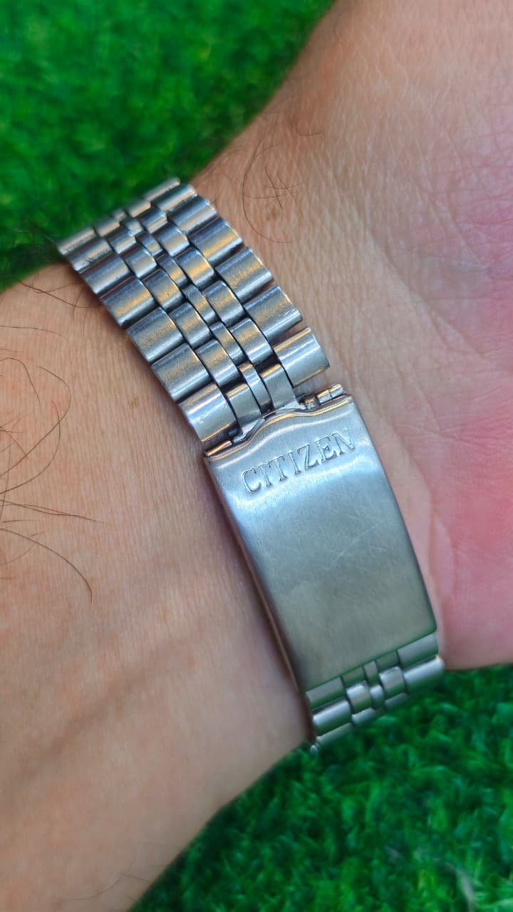 WhatsApp Image 2026-07-07 at 5.37.59 PM Vintage Citizen Automatic Eagle 8200 caliber "21 Jewels" — Diamond-Set Two-Tone Dial japan made watch for Men's (Used) - Image 3