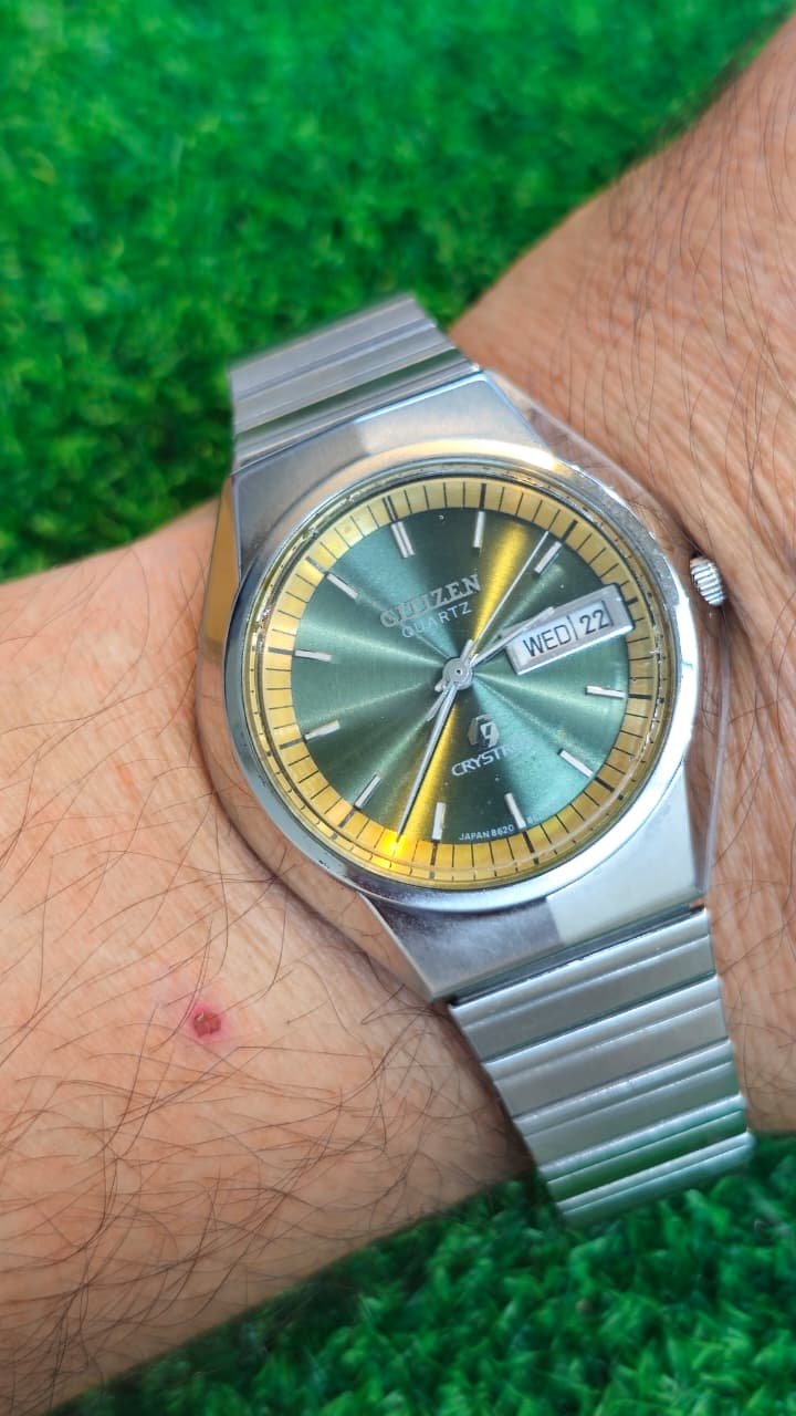 WhatsApp Image 2026-07-08 at 1.02.37 PM Vintage Citizen Crystron Quartz — Green Sunburst Dial, Day-Date Japan made Men’s watch (Used) - Image 2