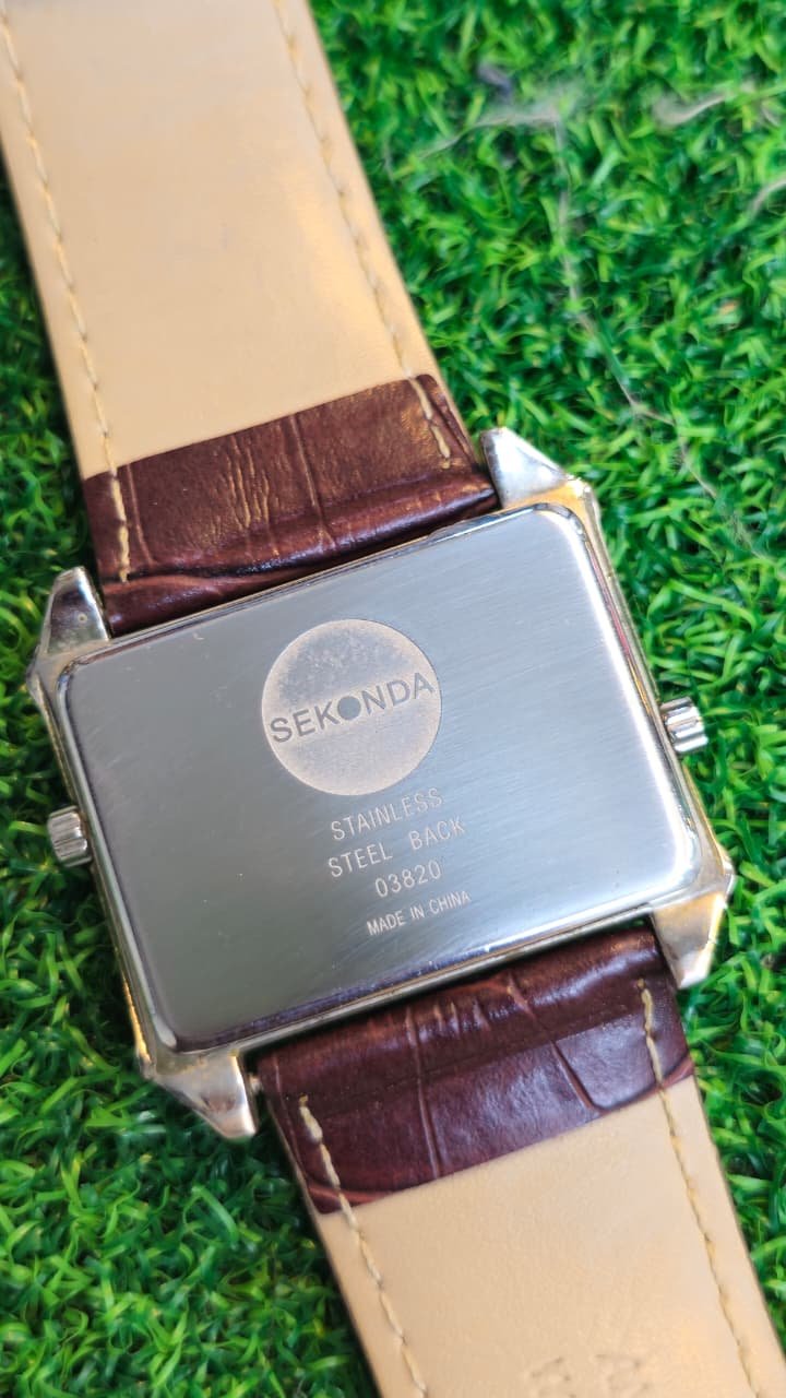 WhatsApp Image 2026-07-08 at 12.44.04 PM (1) Sekonda Dual-Dial Square Case β Two-Time-Zone Design Quartz movement watch for Men's (Used) - Image 4
