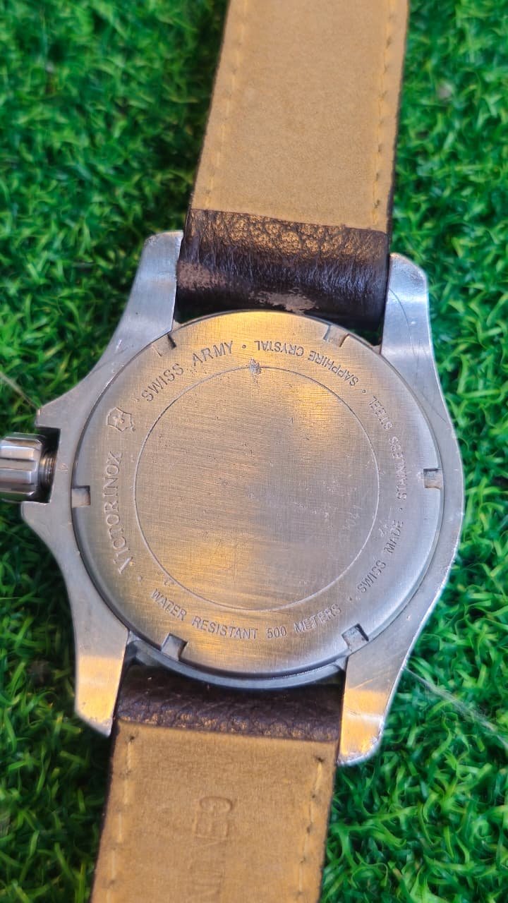 WhatsApp Image 2026-07-10 at 9.58.32 AM Victorinox Swiss Army Dive 500M Watch — Yellow Dial Quartz Movement Switzerland 🇨🇭 made Men's watch (Used) - Image 3