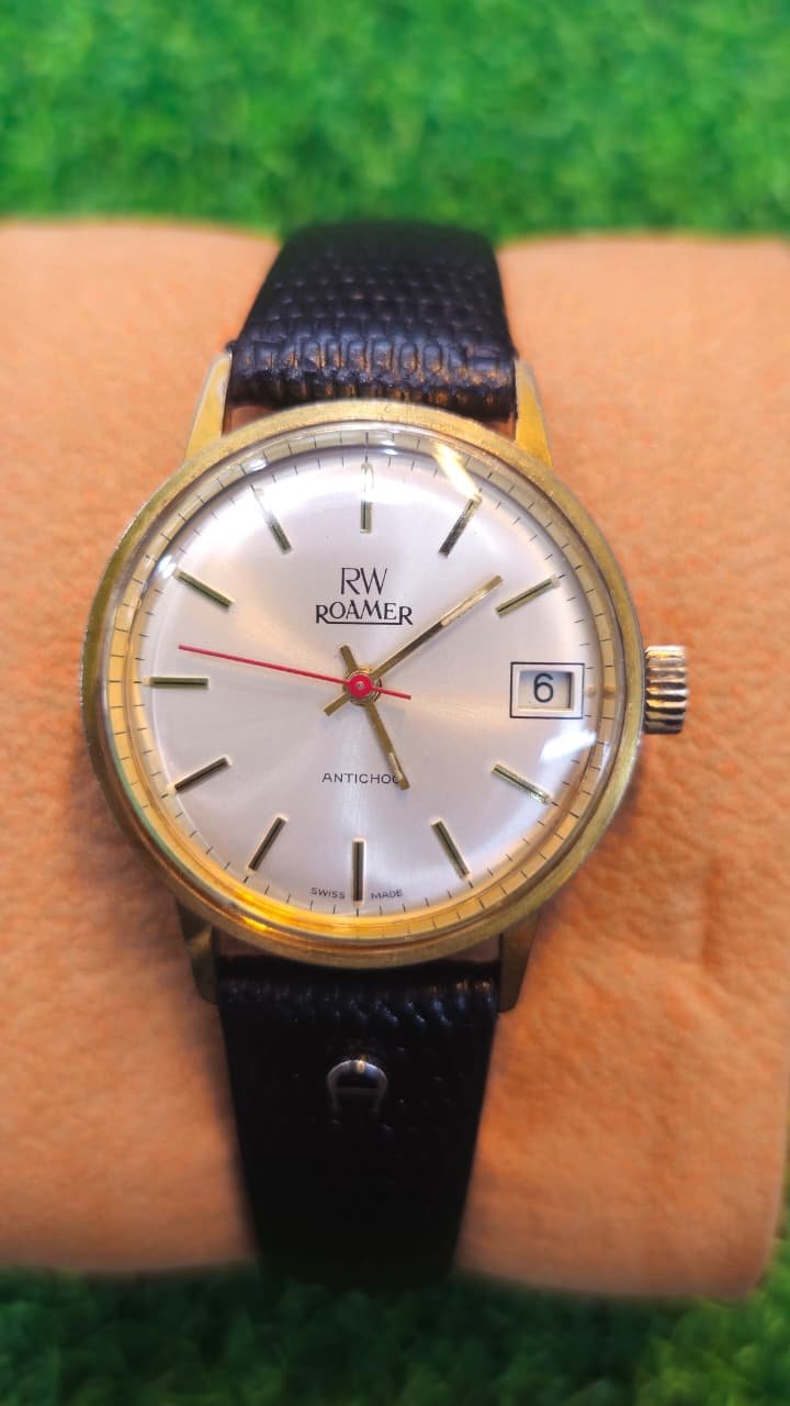 WhatsApp Image 2026-07-18 at 1.53.46 PM Vintage RW Roamer β Swiss Manual Wind, Silver Dial, Red Sweep Seconds watch (Used) - Image 1