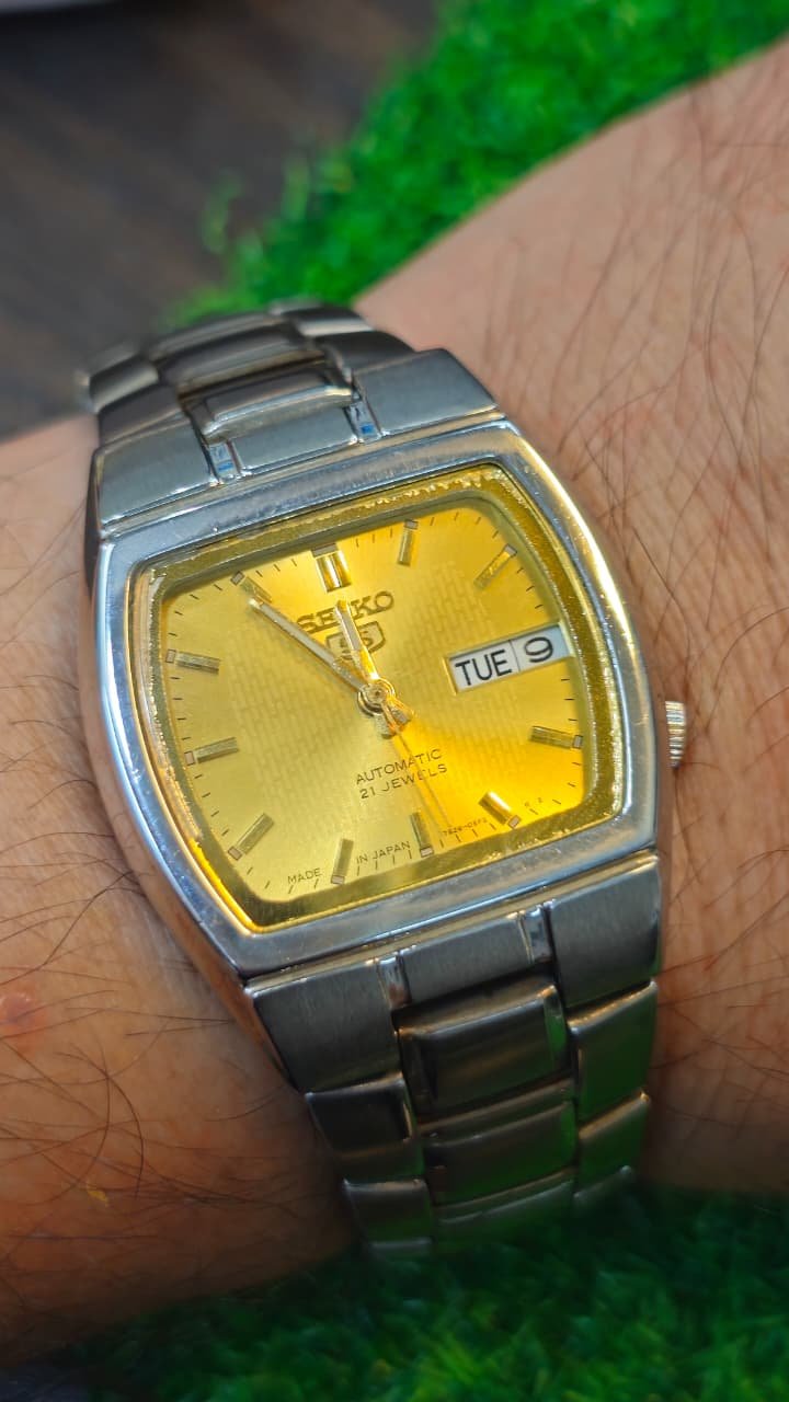 WhatsApp Image 2026-07-20 at 12.45.41 PM Vintage Seiko 5 Automatic — Radium Dial, Day-Date, Ref. 7S26-1850 caliber 21-jewels japan made Men's watch(Used) - Image 2