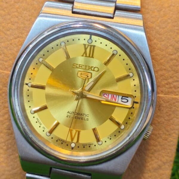 Vintage Seiko 5 Automatic — Gold Roman Numeral Dial, Day-Date, Ref. 7S26-06N2 caliber 21-jewels japan made watch (Used)