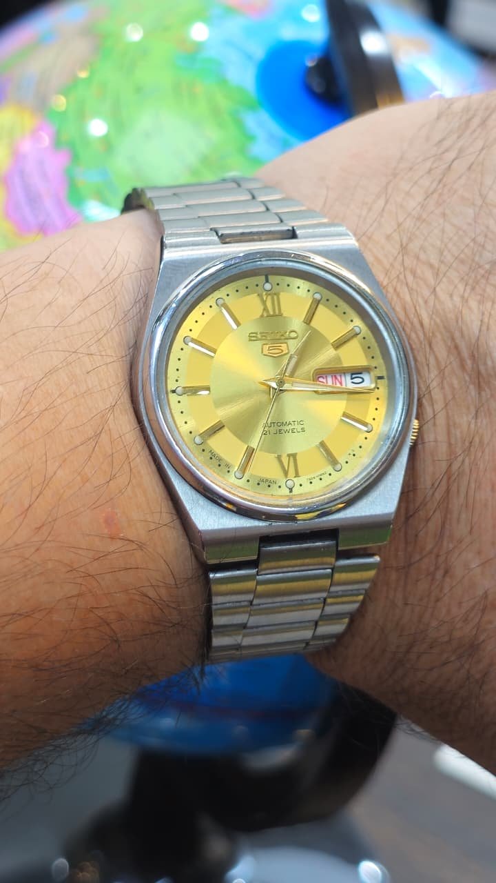 WhatsApp Image 2026-07-20 at 12.57.52 PM Vintage Seiko 5 Automatic — Gold Roman Numeral Dial, Day-Date, Ref. 7S26-06N2 caliber 21-jewels japan made watch (Used) - Image 2
