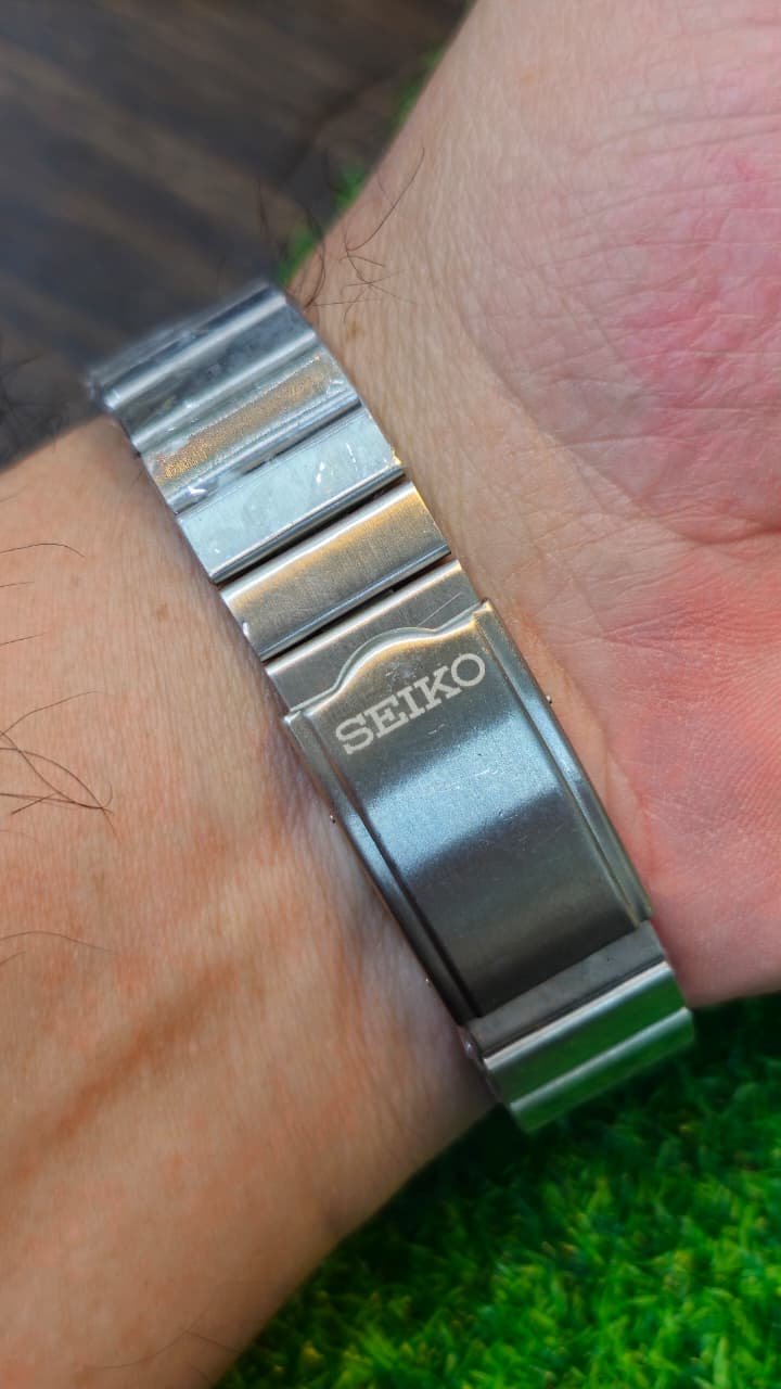 WhatsApp Image 2026-07-20 at 12.57.53 PM Vintage Seiko 5 Automatic — Gold Roman Numeral Dial, Day-Date, Ref. 7S26-06N2 caliber 21-jewels japan made watch (Used) - Image 3