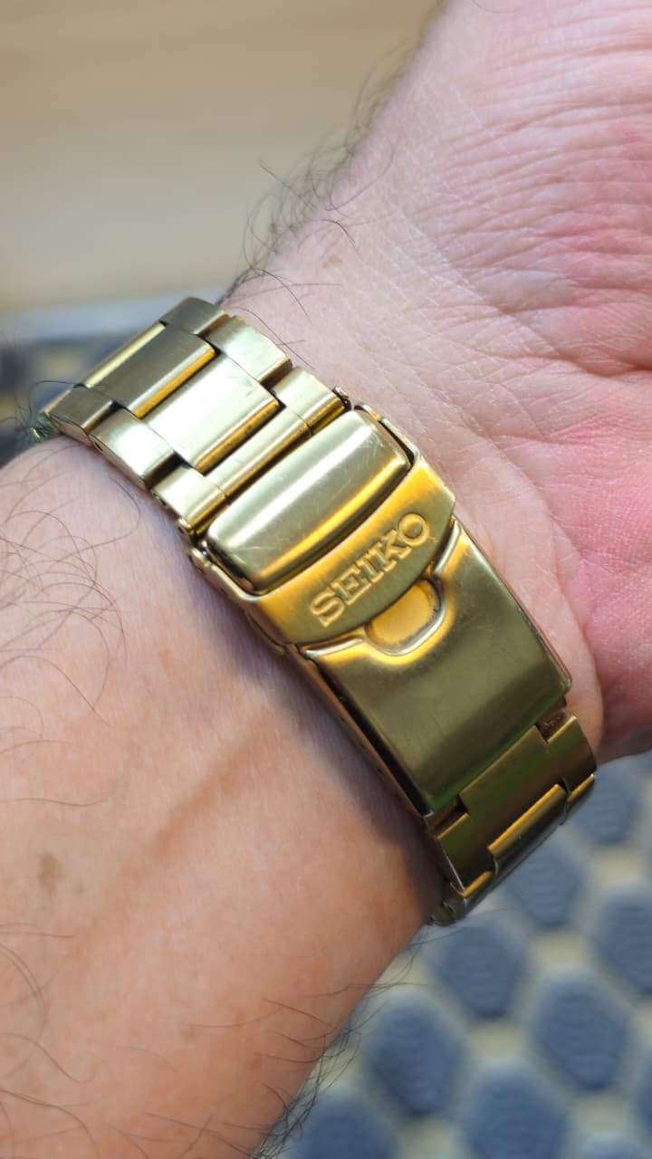 WhatsApp Image 2026-07-20 at 4.52.07 PM Seiko 5 Sports Automatic — Full Gold-Tone, Diver-Style, Day-Date 4R36 Caliber 24-Jewels Japan made Men's watch (Used) - Image 3
