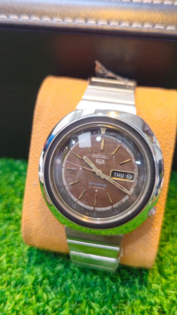 WhatsApp Image 2026-07-20 at 6.46.14 PM (3) Vintage Seiko 5 Sports Automatic — Brown Dial, Rotating Bezel, Day-Date 6119 caliber 21-jewels japan made Men's watch (Used) - Image 1
