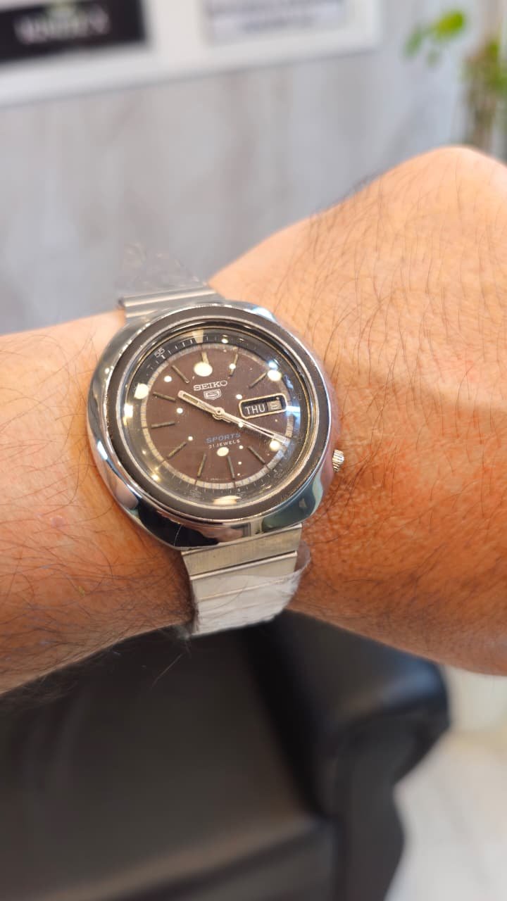 WhatsApp Image 2026-07-20 at 6.46.15 PM (7) Vintage Seiko 5 Sports Automatic — Brown Dial, Rotating Bezel, Day-Date 6119 caliber 21-jewels japan made Men's watch (Used) - Image 2