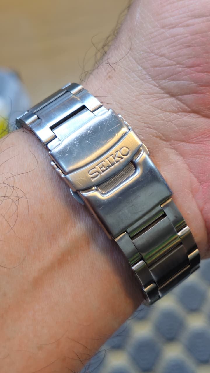 WhatsApp Image 2026-07-20 at 6.49.11 PM Seiko 5 Sports Automatic 7s36 caliber 23-jewels Arabic Day Wheel, "Monster"-Style Case, 100m WR Japan Made Men's watch (Used) - Image 3