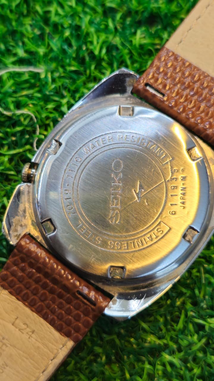 WhatsApp Image 2026-07-30 at 2.57.54 PM Vintage Seiko 5 Automatic 7019 caliber 21 Jewels – Timeless Japanese Craftsmanship for Men's (Used) - Image 4