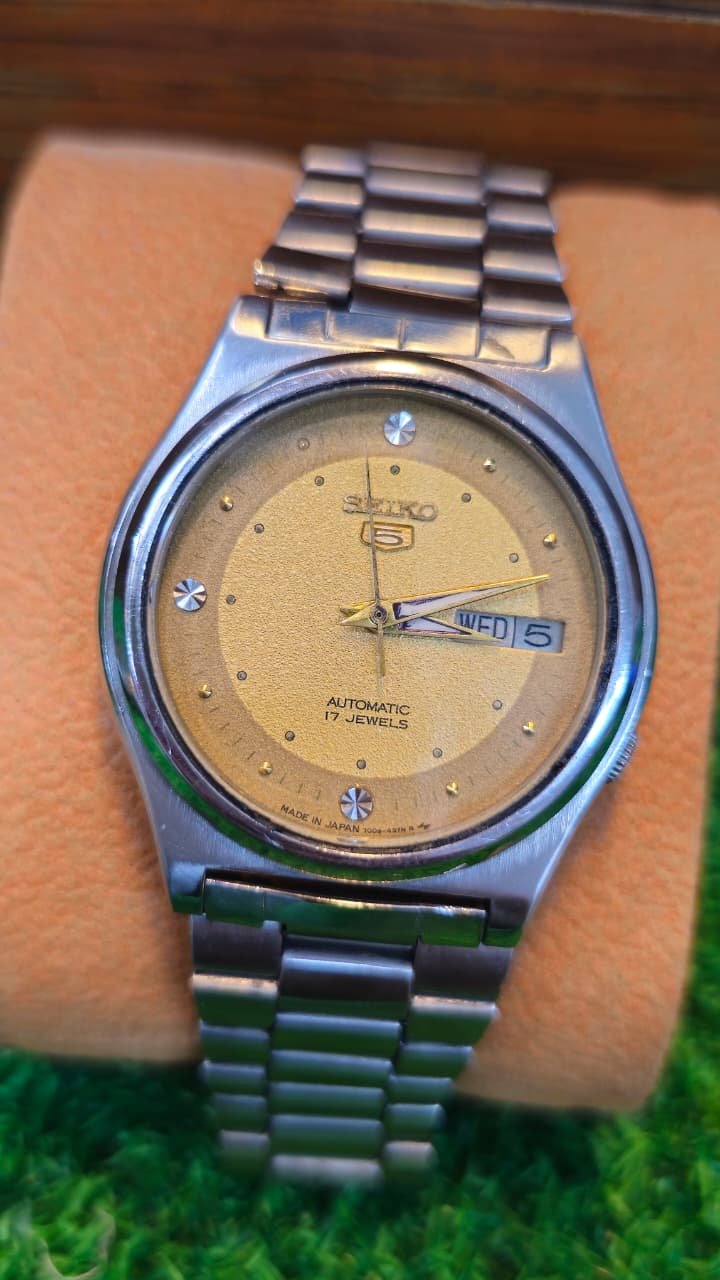 WhatsApp Image 2026-08-05 at 4.34.11 PM (2) Vintage 1980s 🇯🇵 Seiko 5 Automatic 7009 caliber 17-jewels japan made Men's watch(Used) - Image 1