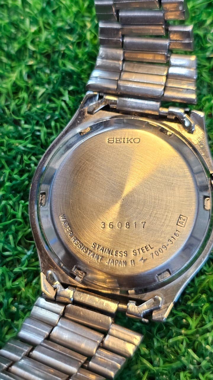 WhatsApp Image 2026-08-05 at 4.34.11 PM (3) Vintage 1980s 🇯🇵 Seiko 5 Automatic 7009 caliber 17-jewels japan made Men's watch(Used) - Image 4
