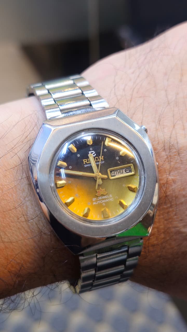 WhatsApp Image 2026-08-06 at 12.03.59 PM (2) ✨🇯🇵 Vintage Ricoh 21-Jewels Automatic Day-Date – 1970s | Sunburst Olive Green Dial | Japan Made Men's watch (Used) - Image 2