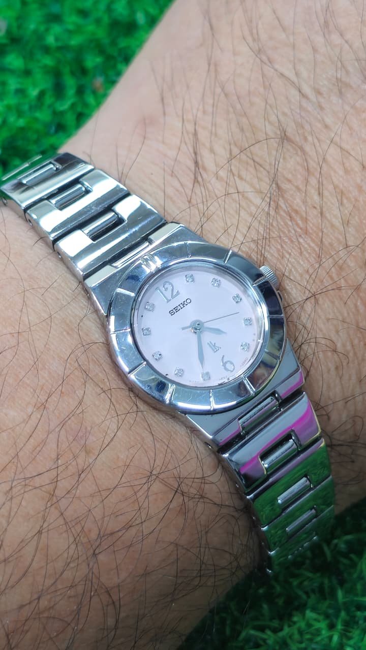 WhatsApp Image 2026-08-18 at 8.56.29 PM ⌚ ORIENT QUARTZ RECTANGULAR DRESS WATCH – REF. D359814-100 (Pre-Owned) - Image 2