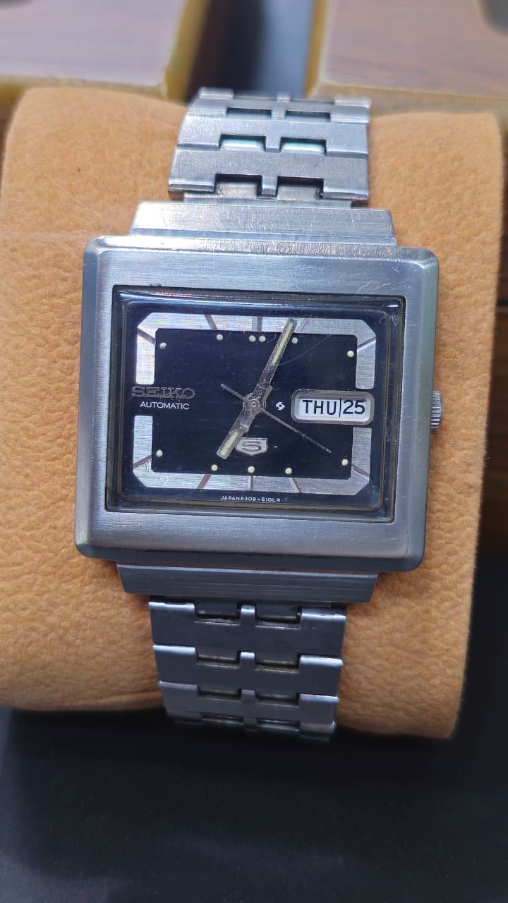 WhatsApp Image 2026-09-07 at 5.45.05 PM ⌚ SEIKO 5 AUTOMATIC – VINTAGE SQUARE TV-DIAL – CAL. 6309 (Used) - Image 1