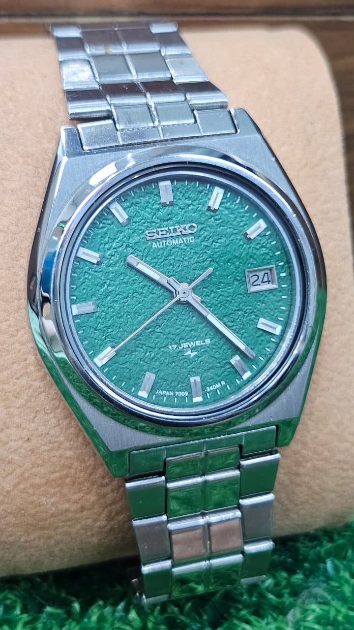 WhatsApp Image 2026-09-24 at 11.42.15 AM (4) ⌚ SEIKO VINTAGE – AUTOMATIC CAL. 7009 – 17-JEWELS JAPAN MADE MEN'S WATCH (Custom Dial) - Image 1