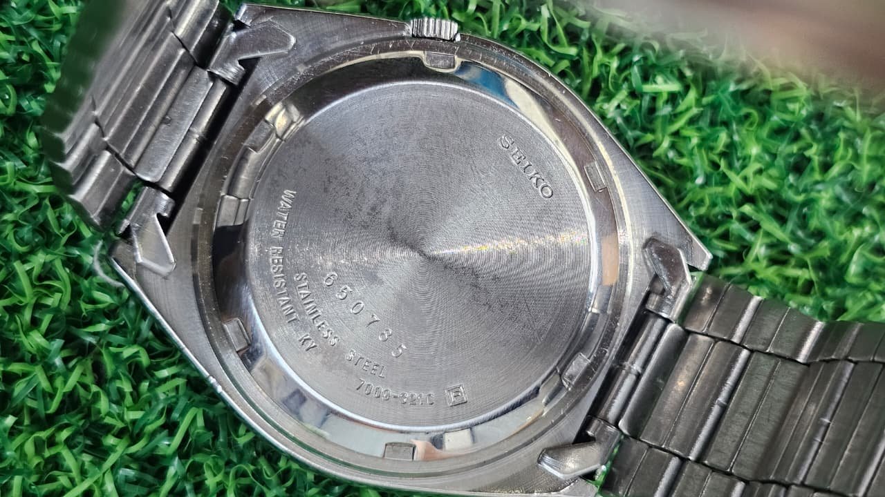 WhatsApp Image 2026-09-24 at 11.42.15 AM (5) ⌚ SEIKO VINTAGE – AUTOMATIC CAL. 7009 – 17-JEWELS JAPAN MADE MEN'S WATCH (Custom Dial) - Image 4