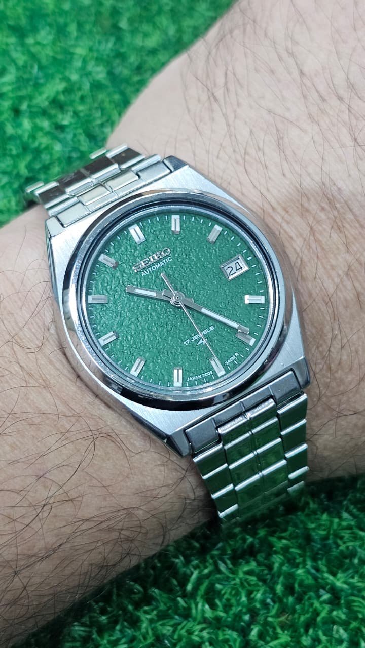WhatsApp Image 2026-09-24 at 11.42.15 AM (6) ⌚ SEIKO VINTAGE – AUTOMATIC CAL. 7009 – 17-JEWELS JAPAN MADE MEN'S WATCH (Custom Dial) - Image 2